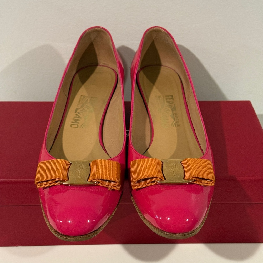 Salvatore Ferragamo Vara Bicolor pumps - Pink and Orange Women's Shoes size 7.5